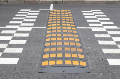 Минтранс оборудовал переход у Скопинского электротехнического колледжа «лежачим полицейским»